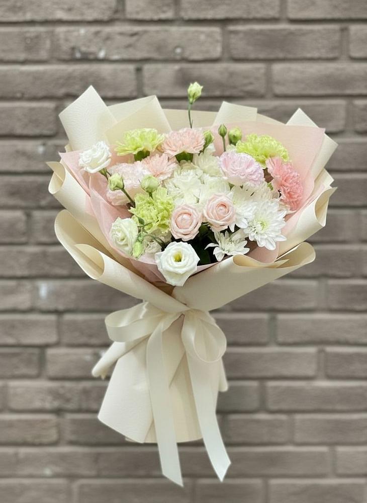 Букет цветов из: Гвоздики, Розы, Лизиантусы и Хризантемы в Новой Ляде