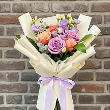 Букет цветов из:  Лизиантусы и Розы в Новой Ляде