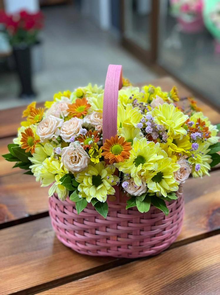 Цветочная композиция из Хризантемы и Розы в корзине в Новой Ляде