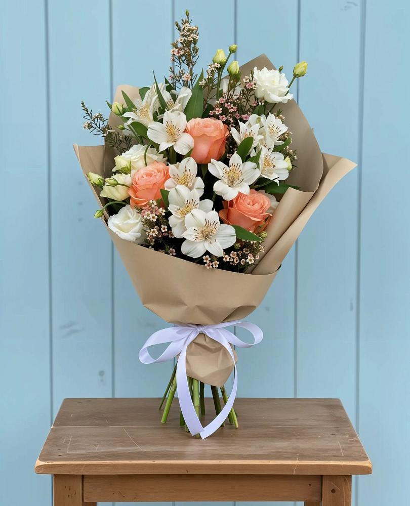 Букет цветов из: Альстромерии, Лизиантусы, Розы и Хризантемы в Новой Ляде