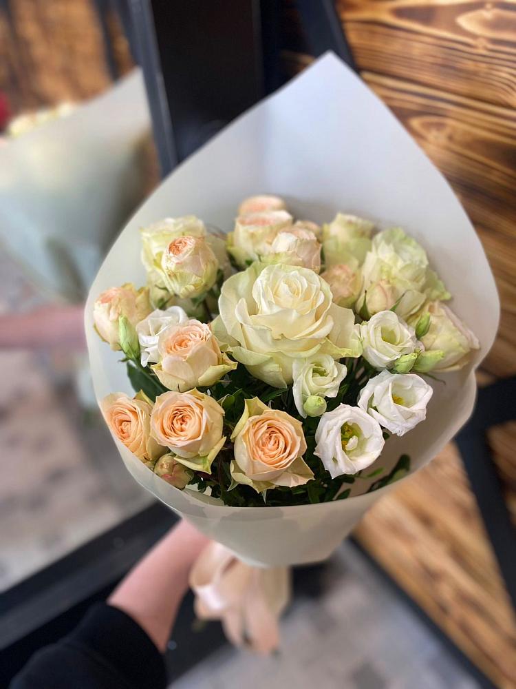 Букет цветов из: Розы и Лизиантусы в Новой Ляде